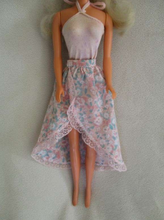 Collectable vintage 1993 Lucky Ind. Co.  Barbie clone doll - knees bend