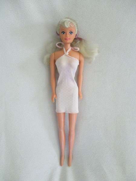 Collectable vintage 1993 Lucky Ind. Co.  Barbie clone doll - knees bend