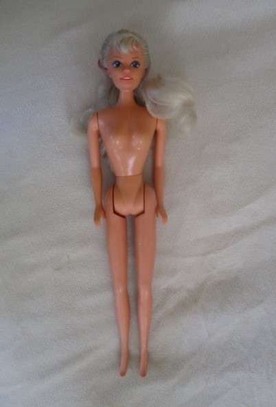 Collectable vintage 1993 Lucky Ind. Co.  Barbie clone doll - knees bend