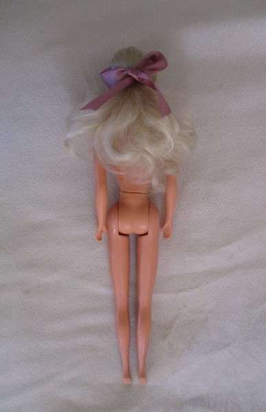 Collectable vintage 1993 Lucky Ind. Co.  Barbie clone doll - knees bend