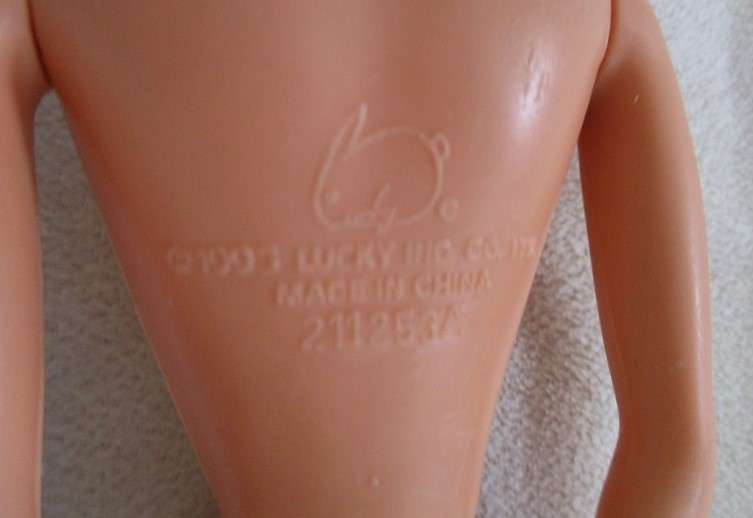 Collectable vintage 1993 Lucky Ind. Co.  Barbie clone doll - knees bend