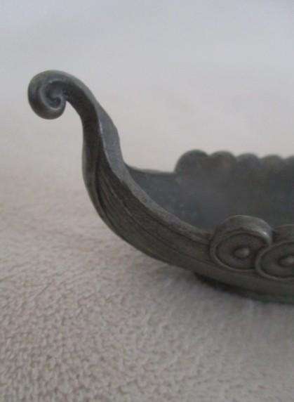 Highly collectable vintage Handstopt TPH Tinn, Norway pewter Viking ship open salt cellar