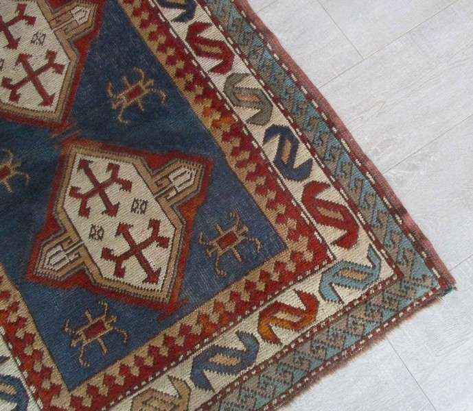 Vintage hand knotted Afghan/Persian rug with striking design - 146cm x 96cm (1460mm x 960mm)