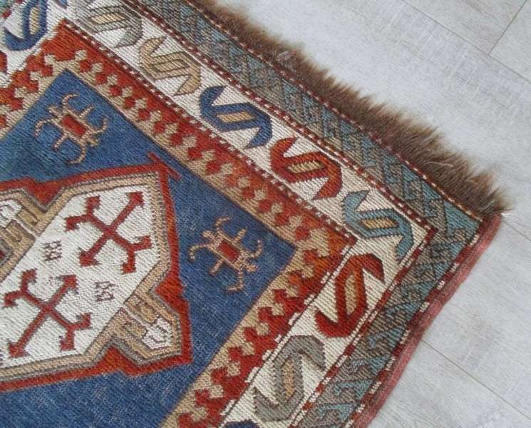Vintage hand knotted Afghan/Persian rug with striking design - 146cm x 96cm (1460mm x 960mm)