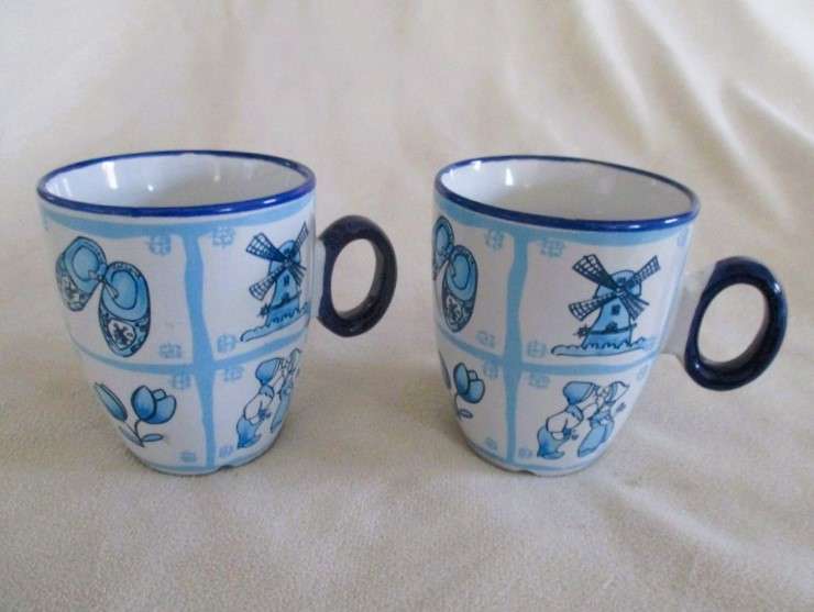 Two blue and white coffee mugs - Dutch scenes