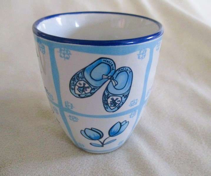 Two blue and white coffee mugs - Dutch scenes