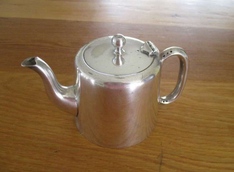 For Fangsa only - Antique hotel ware -H. Bros, Sheffield hard soldered EPNS A1 teapot