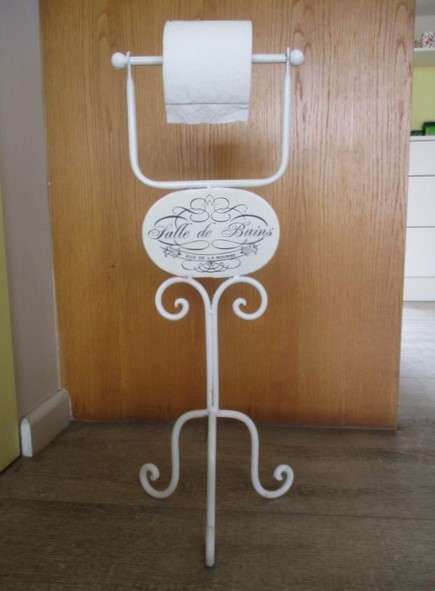 Rather unique Provence style painted metal toilet roll holder