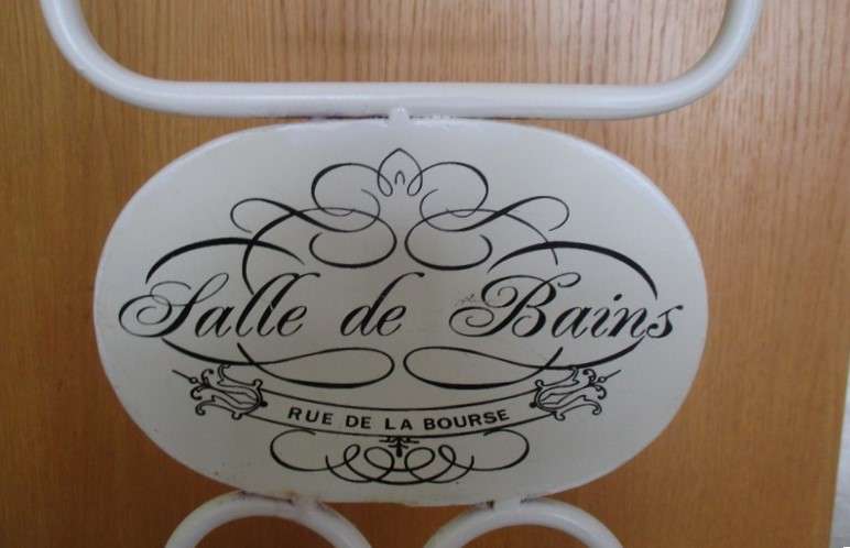 Rather unique Provence style painted metal toilet roll holder