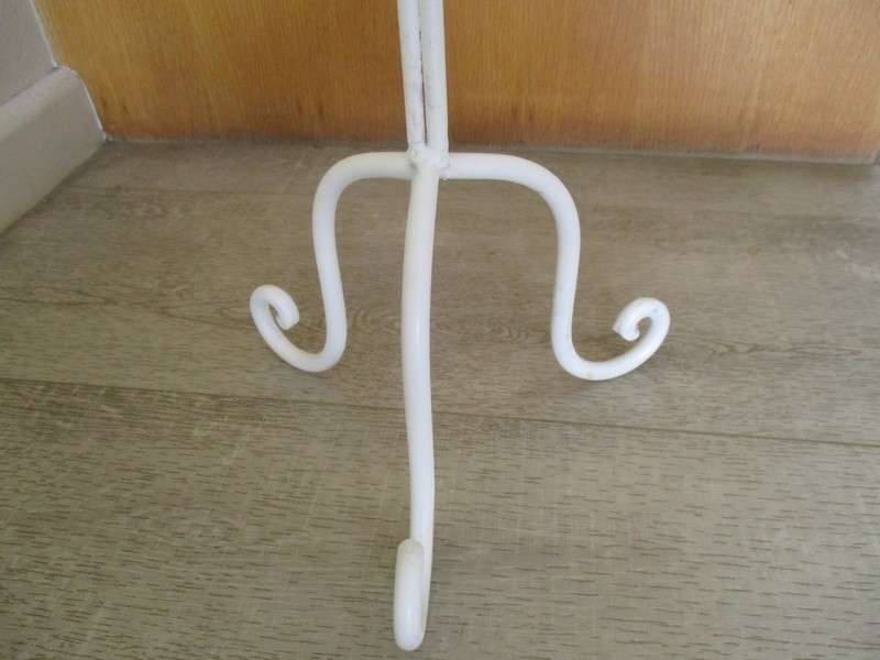 Rather unique Provence style painted metal toilet roll holder
