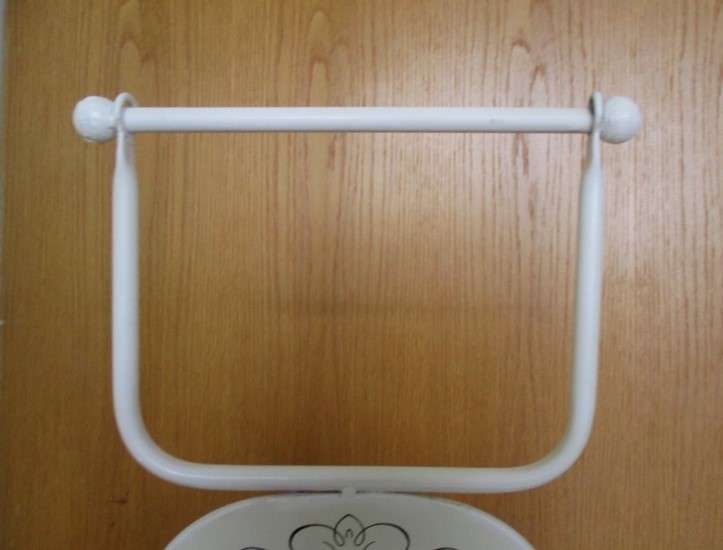 Rather unique Provence style painted metal toilet roll holder
