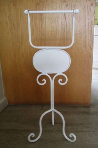 Rather unique Provence style painted metal toilet roll holder