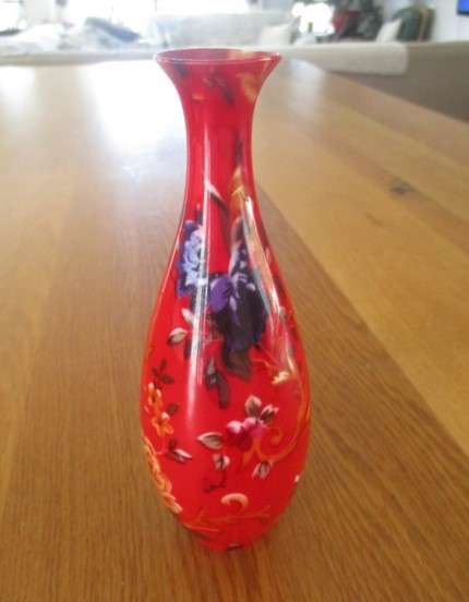 Beautiful oriental bud vase - signed