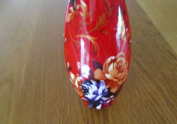 Beautiful oriental bud vase - signed