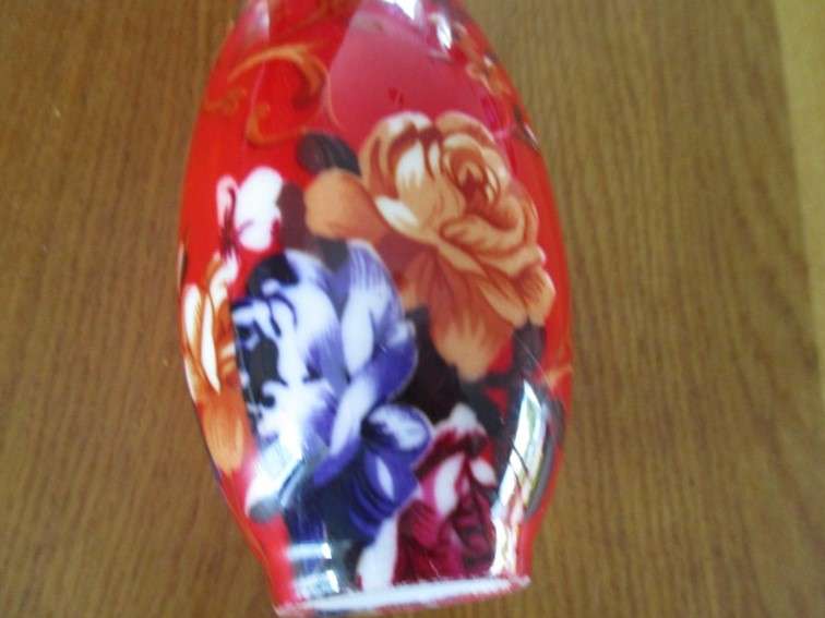 Beautiful oriental bud vase - signed