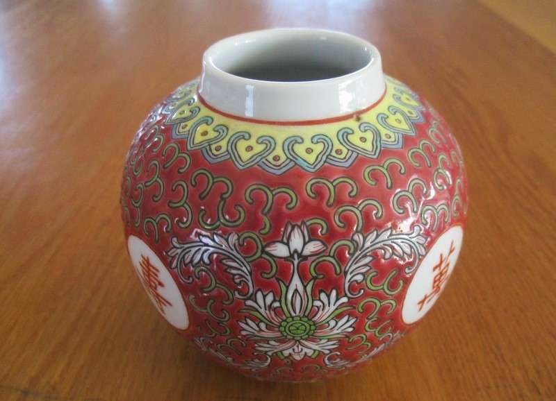Lovely oriental  ginger jar - no lid - lovely posy vase!
