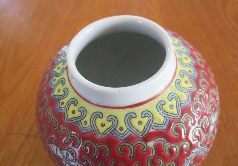 Lovely oriental  ginger jar - no lid - lovely posy vase!