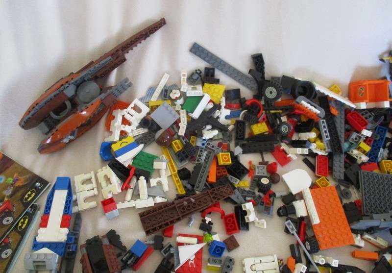 A batch of over 1000 real Lego pieces