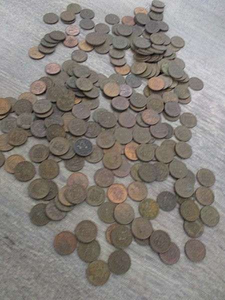 An old tin full of old Chinese, South African R1, 5c and 1/2 c coins and other countries' coins