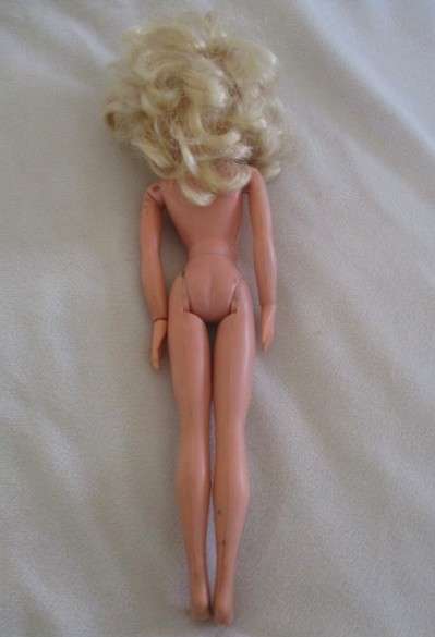A vintage 1975/76 Sindy doll with lovely soft curly hair