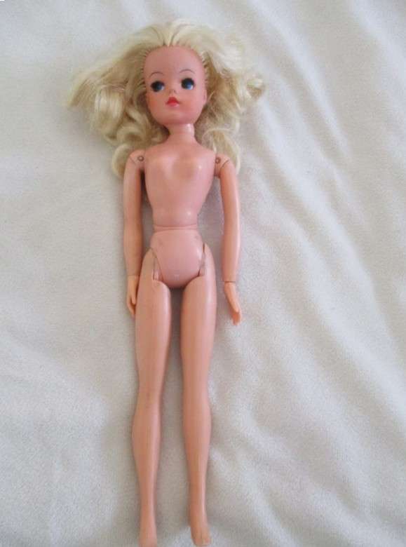 A vintage 1975/76 Sindy doll with lovely soft curly hair