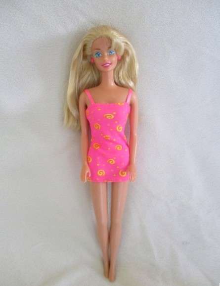 Pretty Mattel Barbie doll with bangs and original earrings and dress  - knees that bend