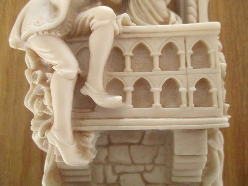 A Romeo and Juliet book stand for your Shakespeare collection