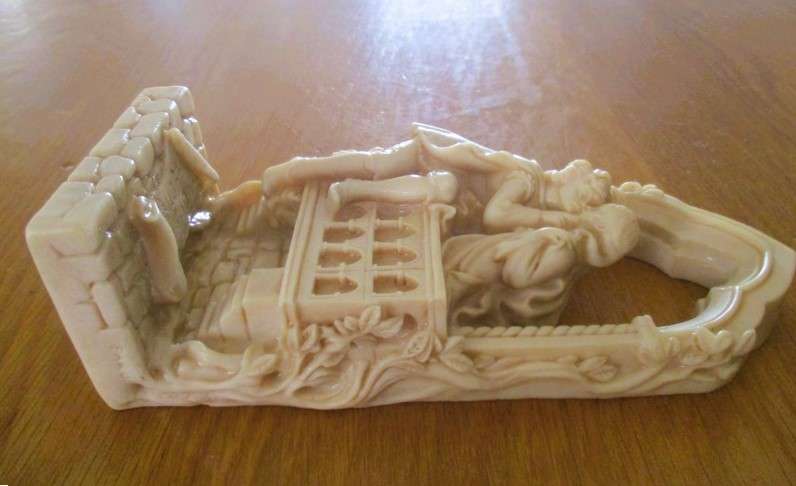 A Romeo and Juliet book stand for your Shakespeare collection