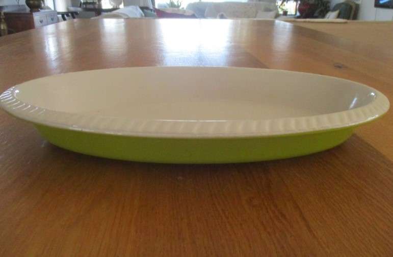 Le Creuset no. 32 lime green baking dish