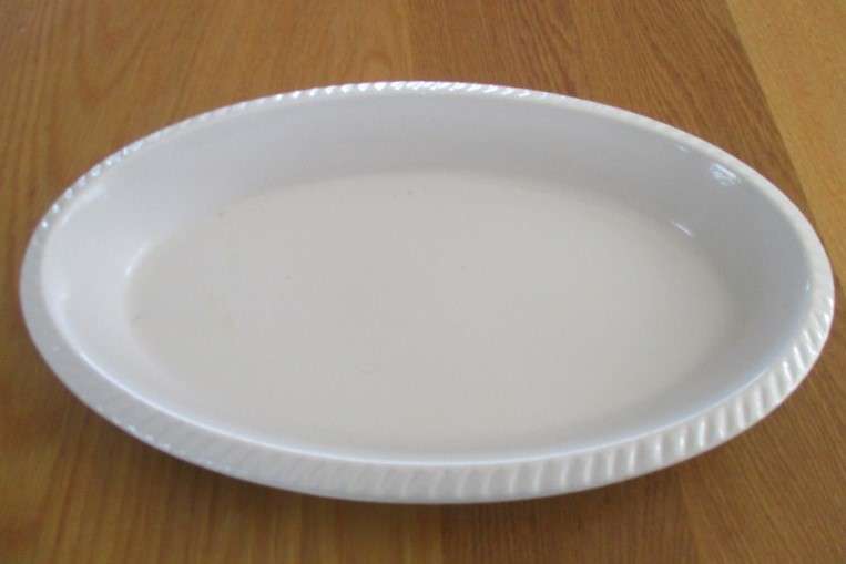 Le Creuset no. 32 lime green baking dish