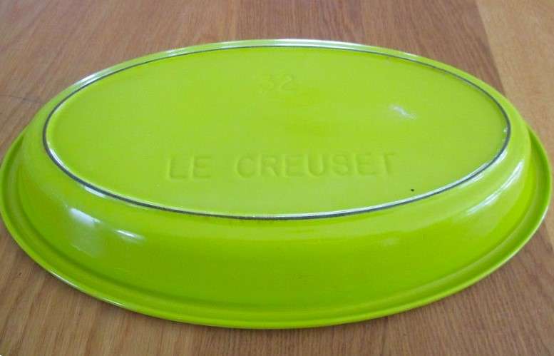 Le Creuset no. 32 lime green baking dish