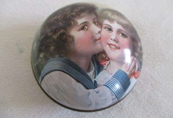 A cute  small round Victorian style tin to add to your order