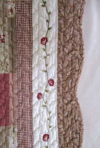 A stunning good quality MangChiNie quilted runner with embroidered roses