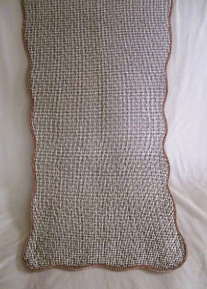 A stunning good quality MangChiNie quilted runner with embroidered roses