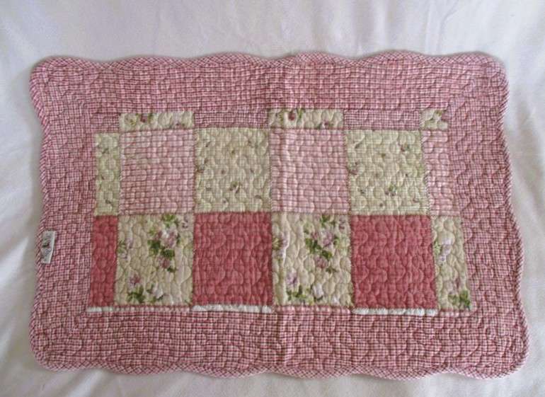 A good quality MangChiNie quilted cloth - reversable with small pink roses on back