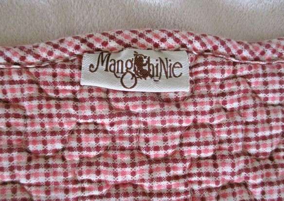 A good quality MangChiNie quilted cloth - reversable with small pink roses on back