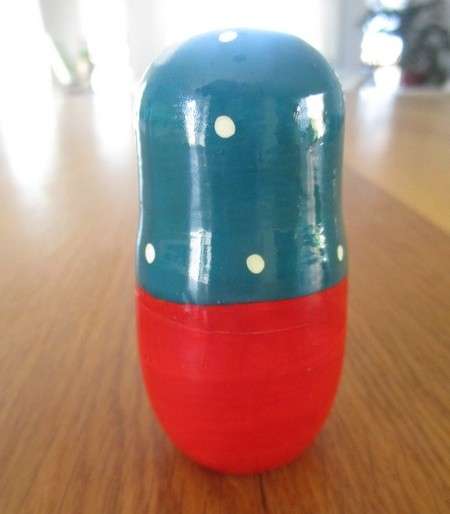Vintage three piece set of wooden hand painted Matryoshka nesting dolls plus cute keyring