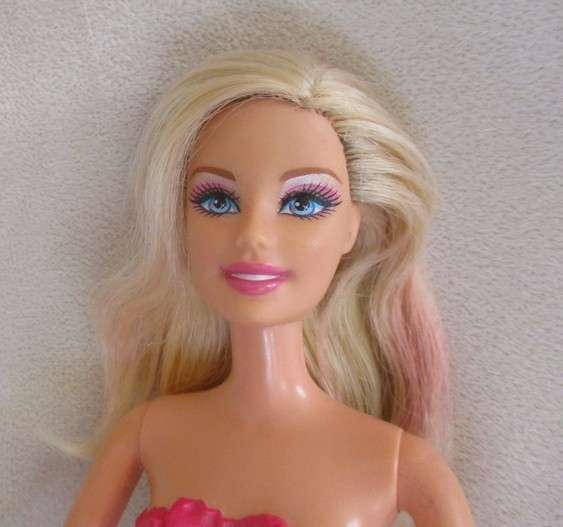 Pretty Mattel Barbie ballerina doll with pink highlights in hair