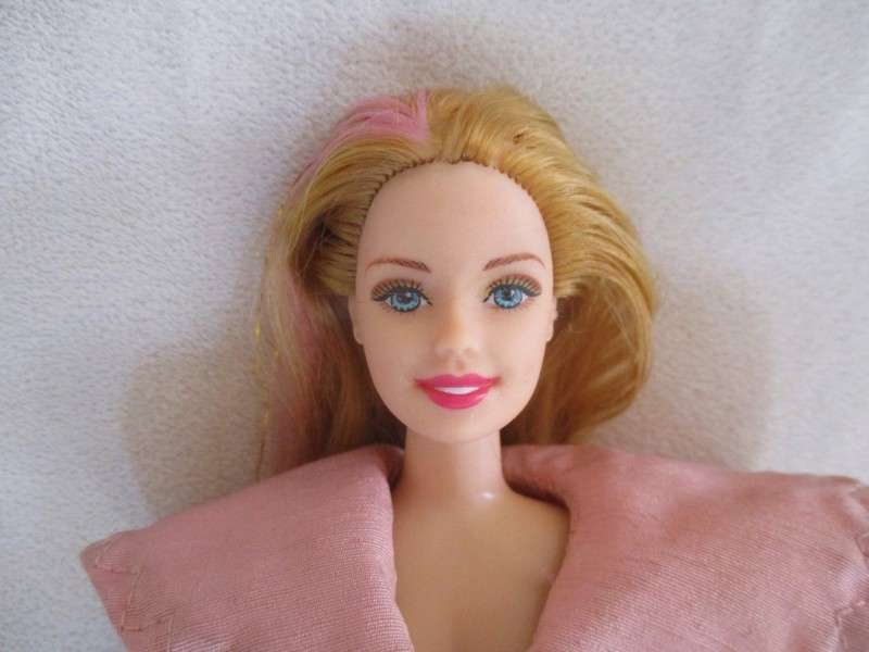 A pretty vintage Barbie clone doll with pink highlights and tinsel in her hair - knees bend