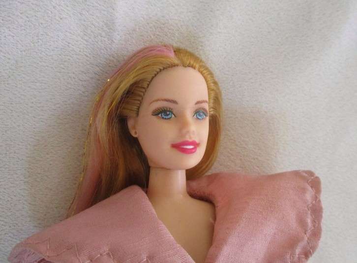 A pretty vintage Barbie clone doll with pink highlights and tinsel in her hair - knees bend