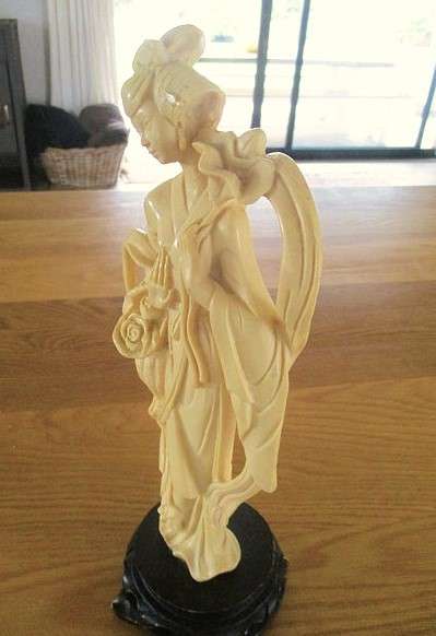 Large vintage carved alabaster resin Chinese statue of elegant lady