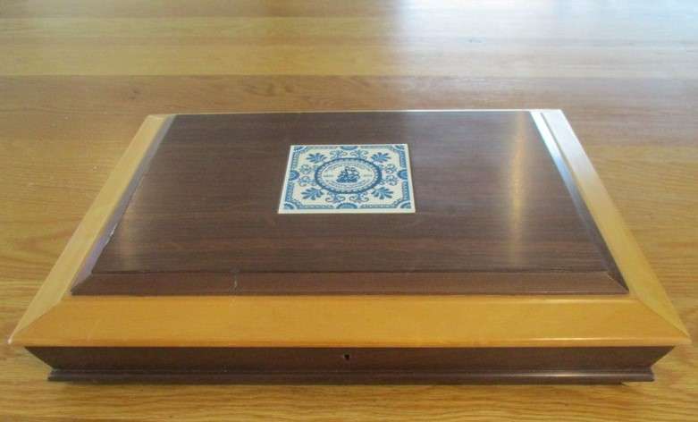 Yellow wood and Imbuia box - The Africana Commemorative mint - Our Cape Coin Heritage - box only