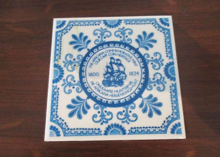 Yellow wood and Imbuia box - The Africana Commemorative mint - Our Cape Coin Heritage - box only