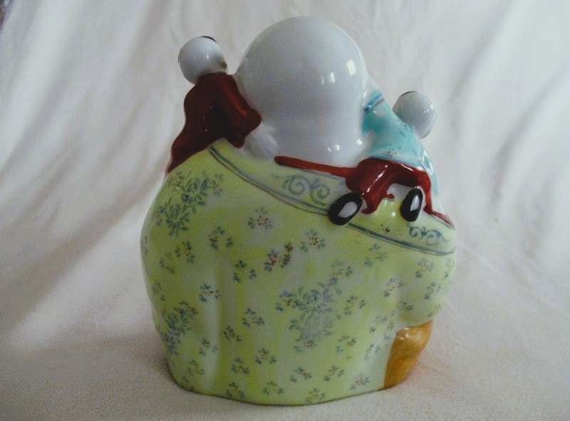 For Fangsa only - Larger vintage porcelain Chinese famille rose Buddha with five clambering children