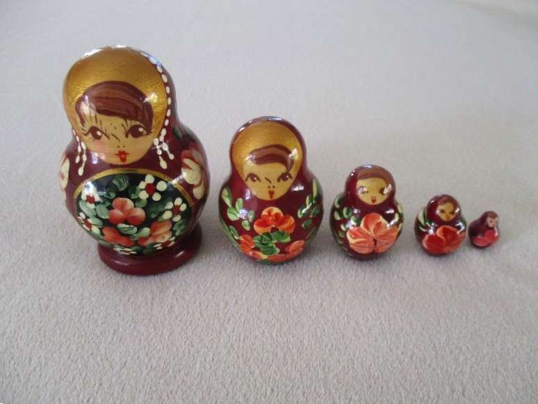 Unique & rare -  vintage 1990's genuine Russian tiny 5 piece set wooden Matryoshka nesting dolls