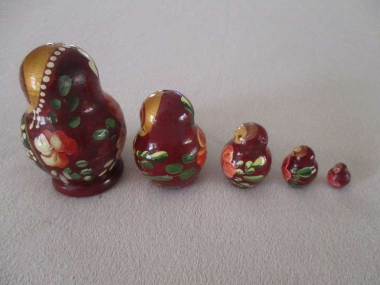 Unique & rare -  vintage 1990's genuine Russian tiny 5 piece set wooden Matryoshka nesting dolls