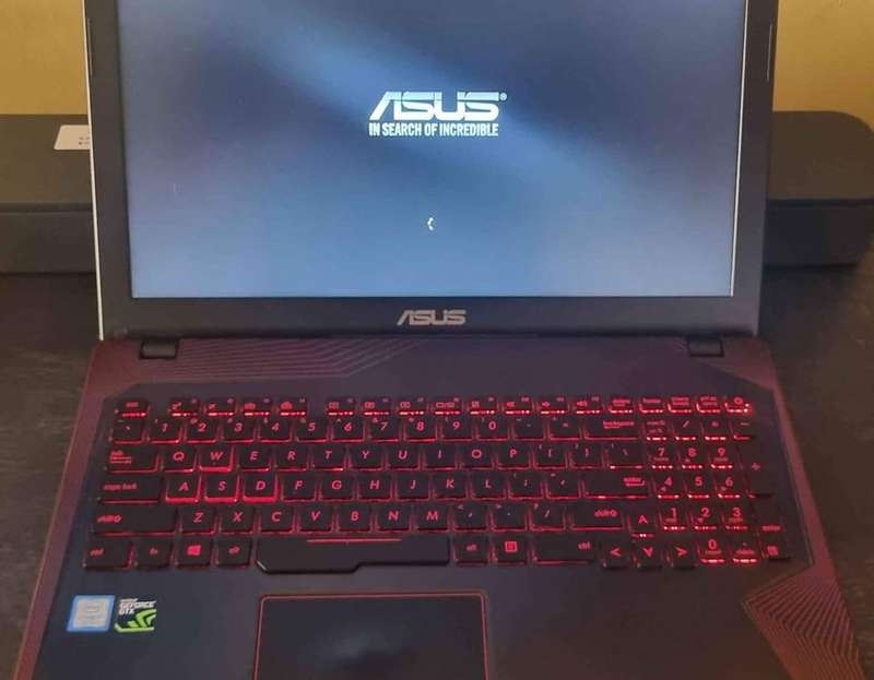 Asus Gaming Laptop i7 7700 / 16GB RAM / GTX 1050