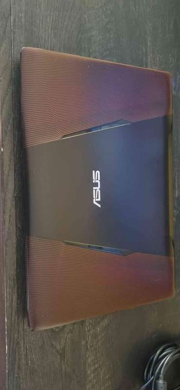 Asus Gaming Laptop i7 7700 / 16GB RAM / GTX 1050