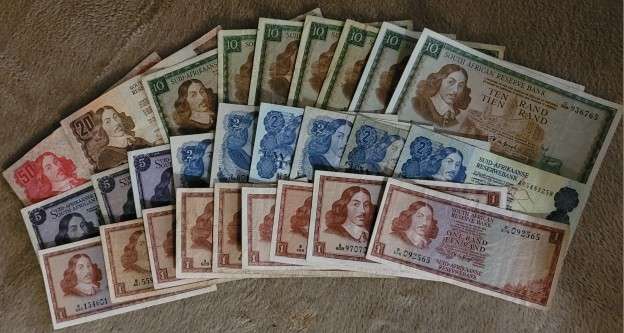 ONE LOT - 44 - NATIONAL AND INTERNATIONAL NOTES