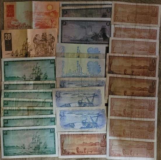ONE LOT - 44 - NATIONAL AND INTERNATIONAL NOTES